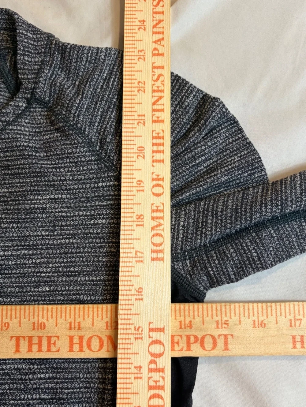 Lululemon Heathered Black Charcoal Long Sleeve Running Shirt Thumbholes Womens 4